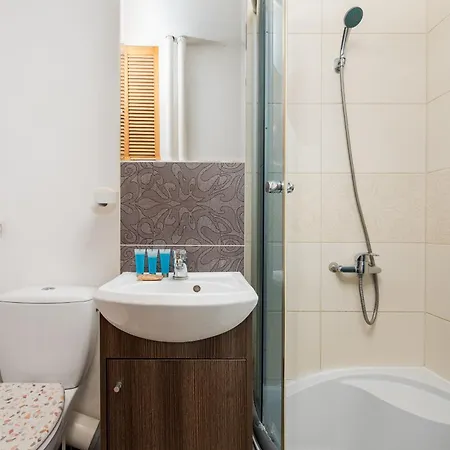 Chlodna Downtown By Bookinghost *