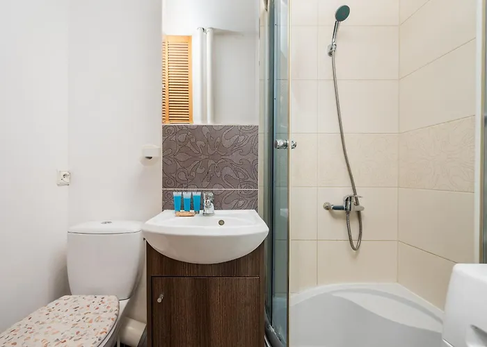 Chlodna Downtown By Bookinghost *